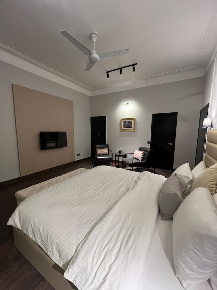 7 Bedroom Villa in Dhoraji