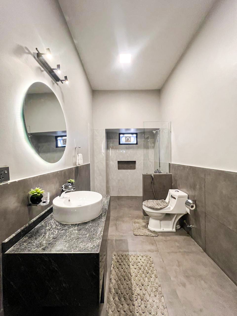 10 Bedroom Near Aga Khan, Dhoraji