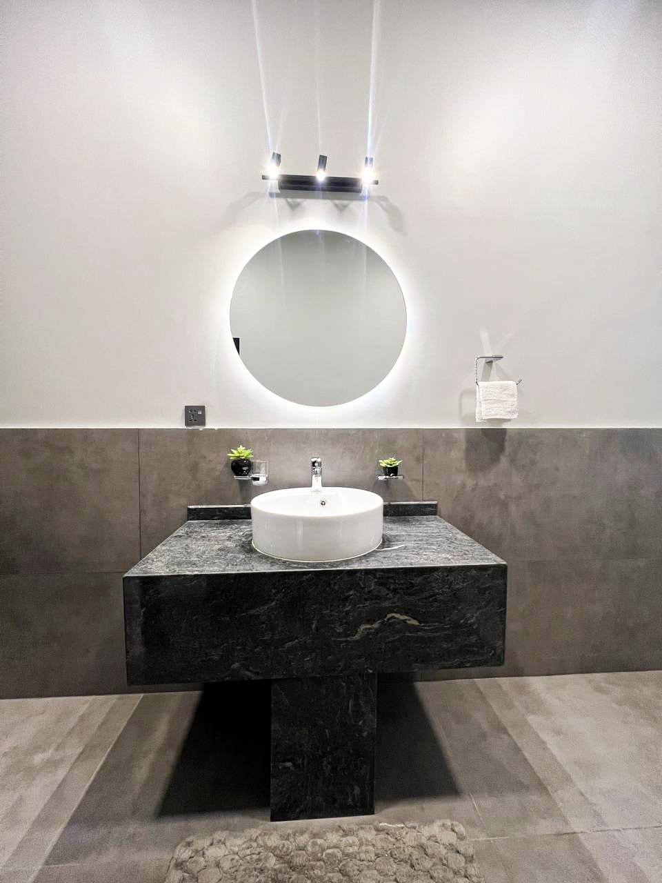 10 Bedroom Near Aga Khan, Dhoraji