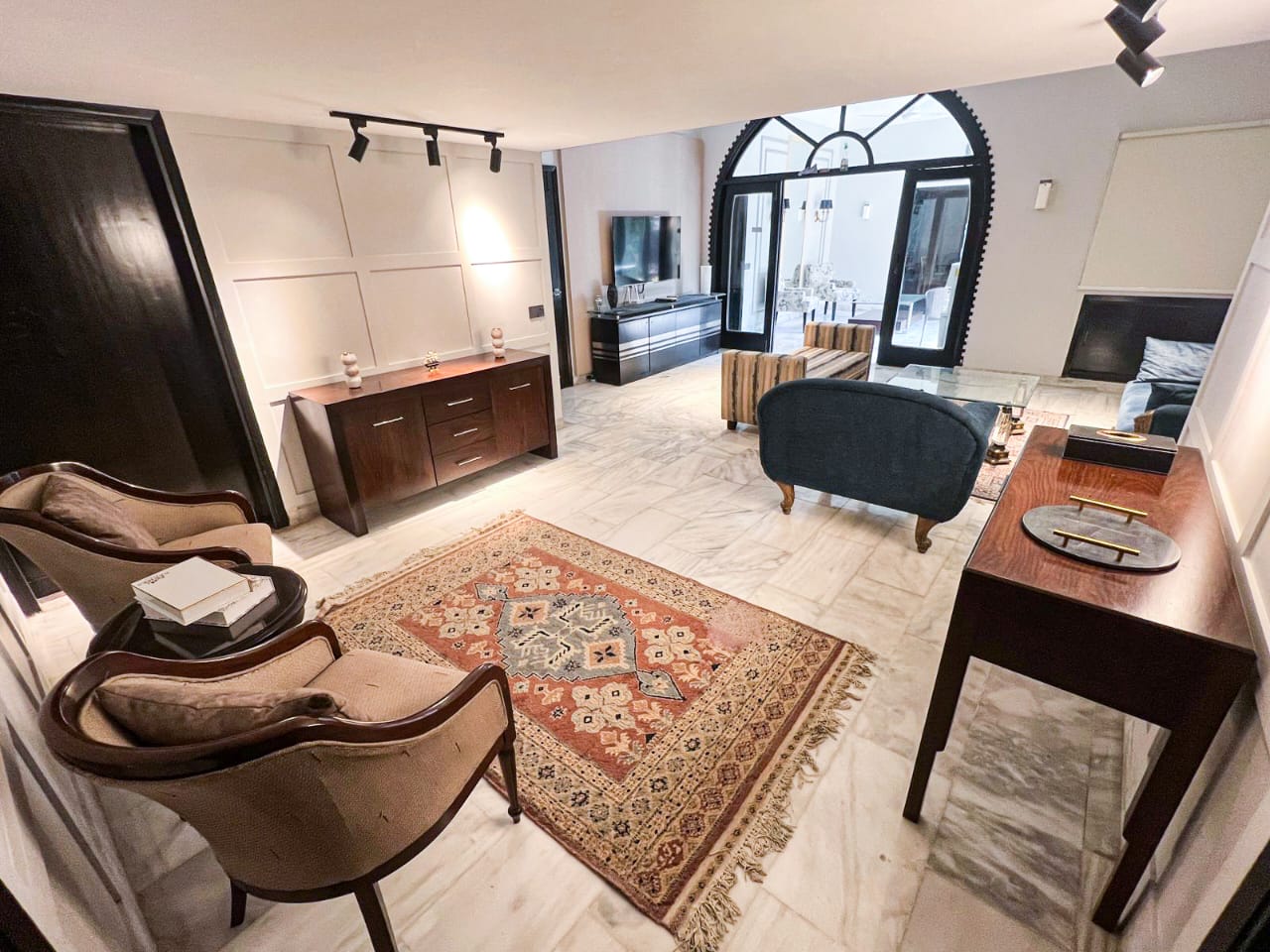 10 Bedroom Near Aga Khan, Dhoraji