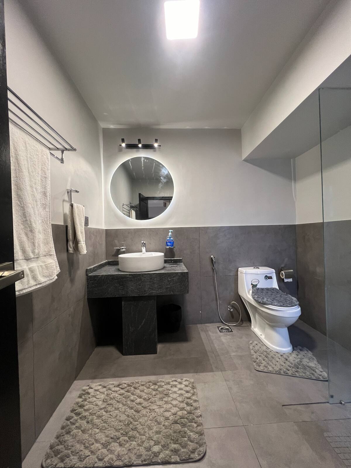 1 Bedroom Master Suite in Dhoraji (Aga Khan)